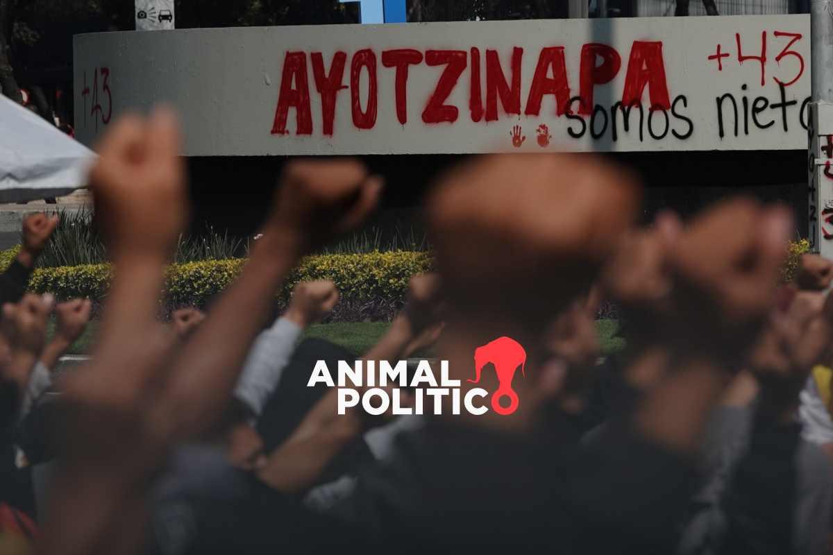 Padres de Ayotzinapa exigen entrega de 800 archivos del Ejército; Segob ofreció reunión sin AMLO