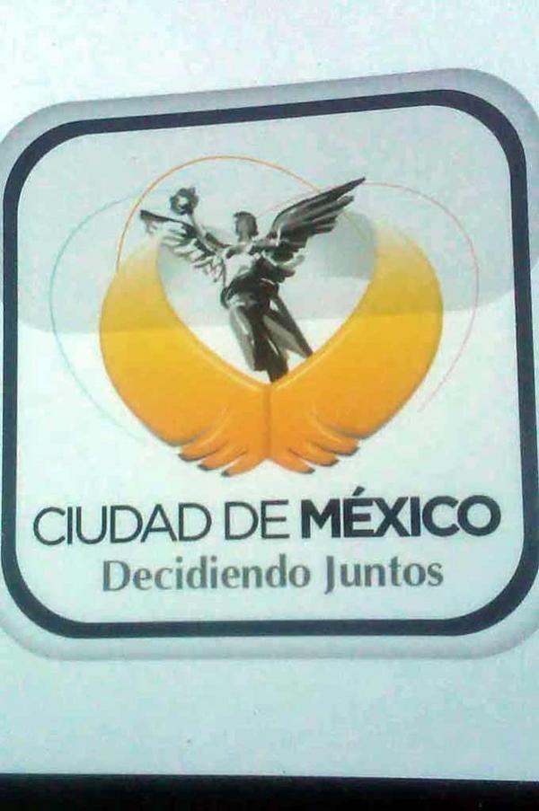 Mancera estrena <i>imagen de gobierno</i>