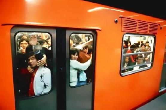 Presunto marino dispara contra dos pasajeros en el Metro del DF