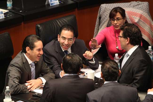 23 senadores panistas <i>quitan</i> control financiero a Preciado; ” No sé ni lo que pasó”, dice el senador