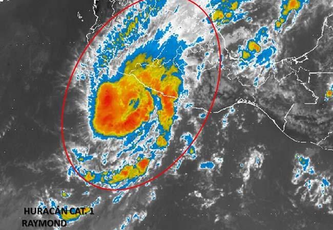 ‘Raymond’ se degrada a huracán categoría 1; avanza hacia el sureste