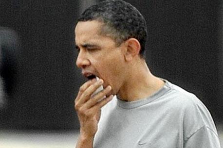 Golpean a Obama en partido de basquetbol
