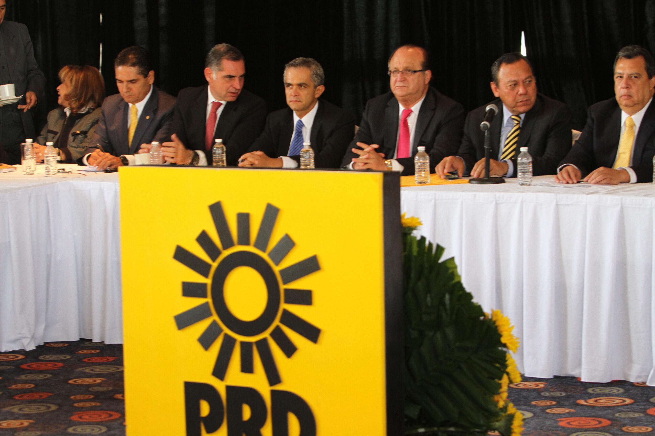 Acuerda PRD acatar fallo del TEPJF, pero acompañará manifestaciones de AMLO
