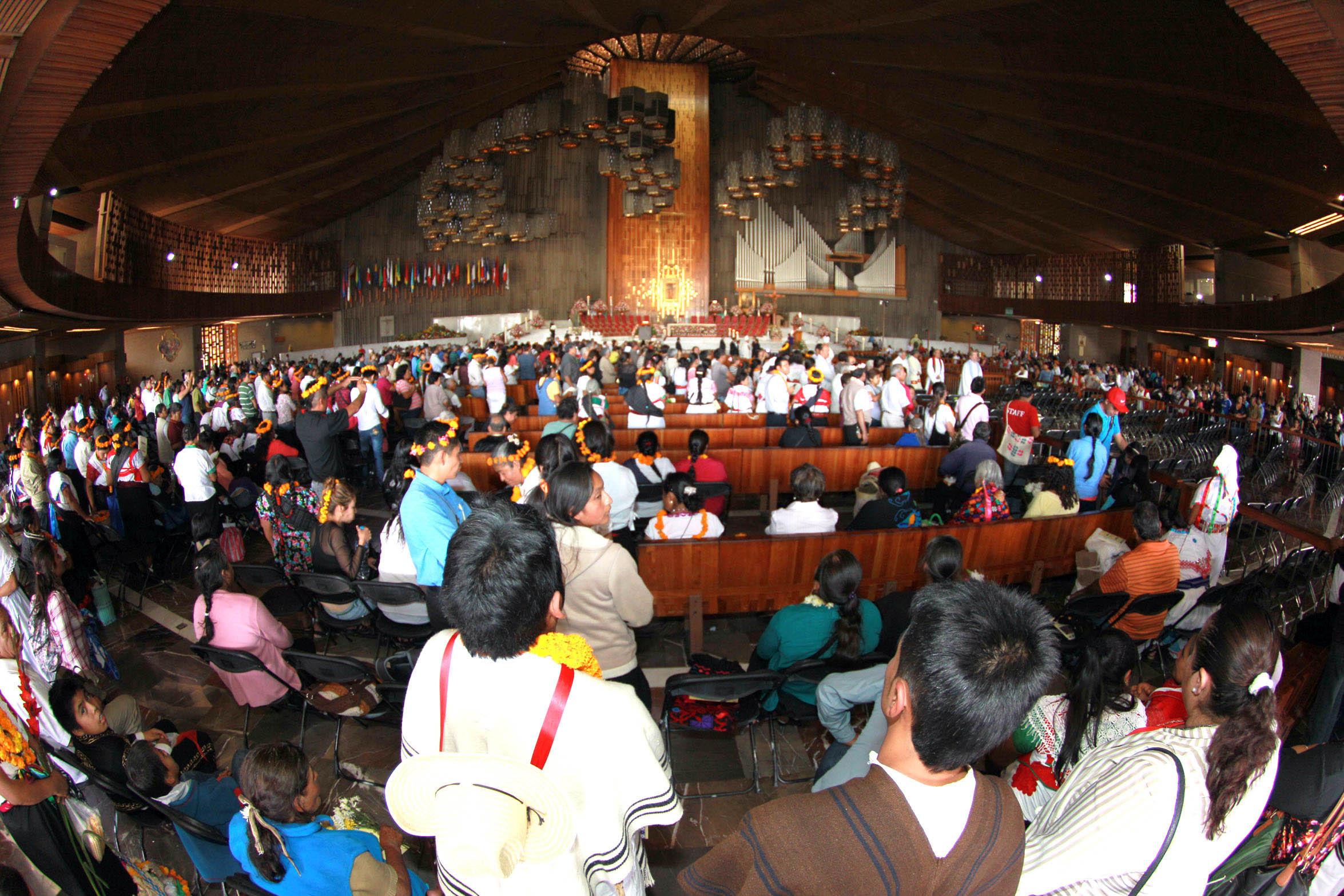 Los mexicanos confían 50% más en la iglesia católica que en los partidos políticos: Parametría