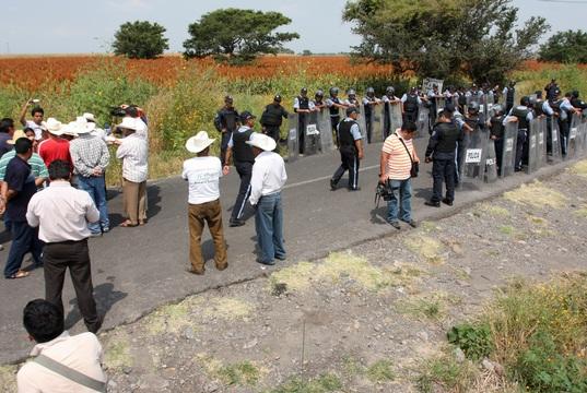 Quitan cerco de pobladores para iniciar obras de termoeléctrica en Morelos
