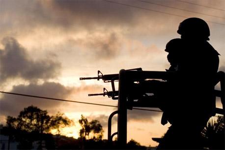 Arrestan en EU a comprador de armas para cárteles mexicanos