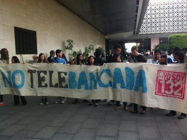 Diputados instalan comisión de radio y TV entre protestas del #YoSoy132