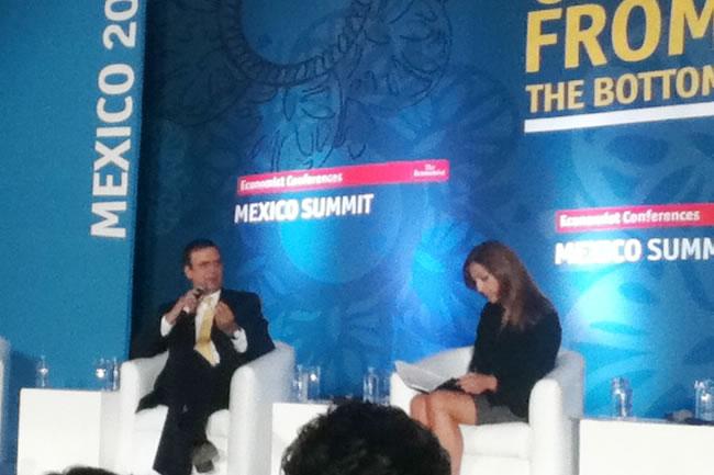 Seguridad, economía y educación, las prioridades de Ebrard para 2012