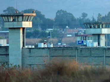 Policía de Jalisco hace revisión en penal de Puente Grande