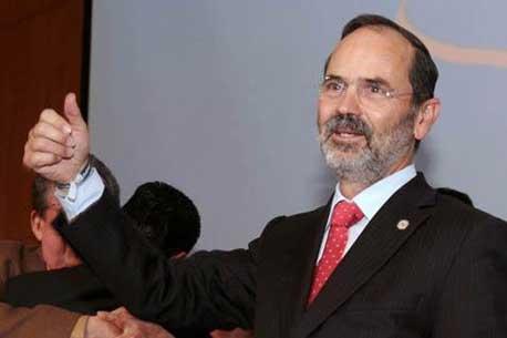 Madero pide <i>destape</i> de presidenciables panistas