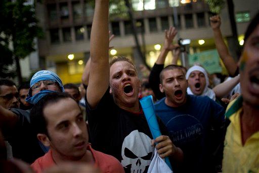 Tras protestas, alcaldes de Río y Sao Paulo dan marcha atrás a alzas