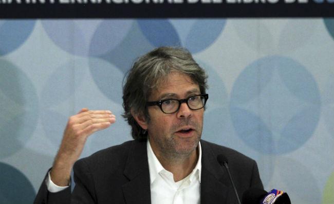Franzen recibe la primera medalla “Salón Literario Carlos Fuentes” en la FIL