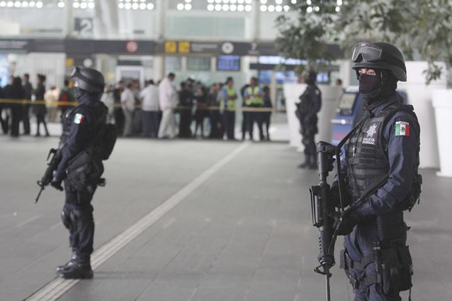 SIEDO investiga disputa de vuelos con droga entre agentes del AICM