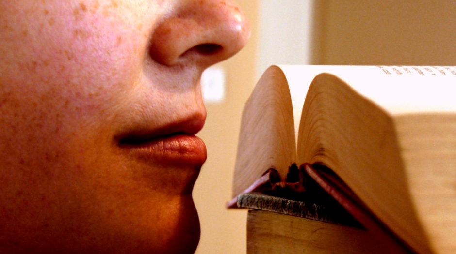La ciencia explica el maravilloso olor de los libros