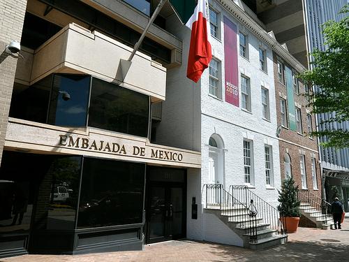 Sólo 0.5% de los mexicanos en el extranjero se registraron para votar. ¿Por qué?