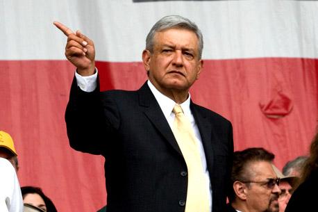 Empresarios <i>arropan</i> a AMLO rumbo al 2012