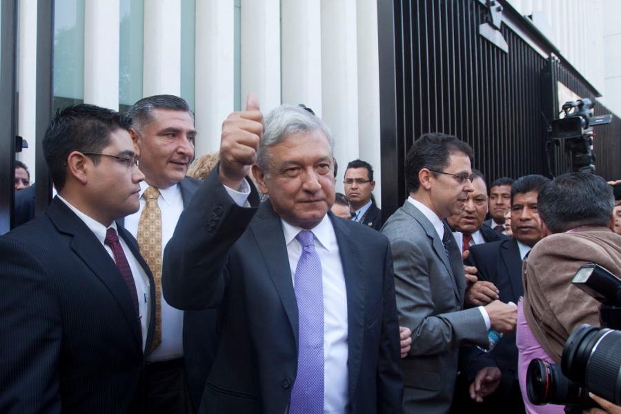 Morena no pedirá que sus militantes abandonen a otros partidos: AMLO