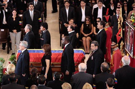Caracas se paraliza por traslado de cuerpo de Chávez a museo