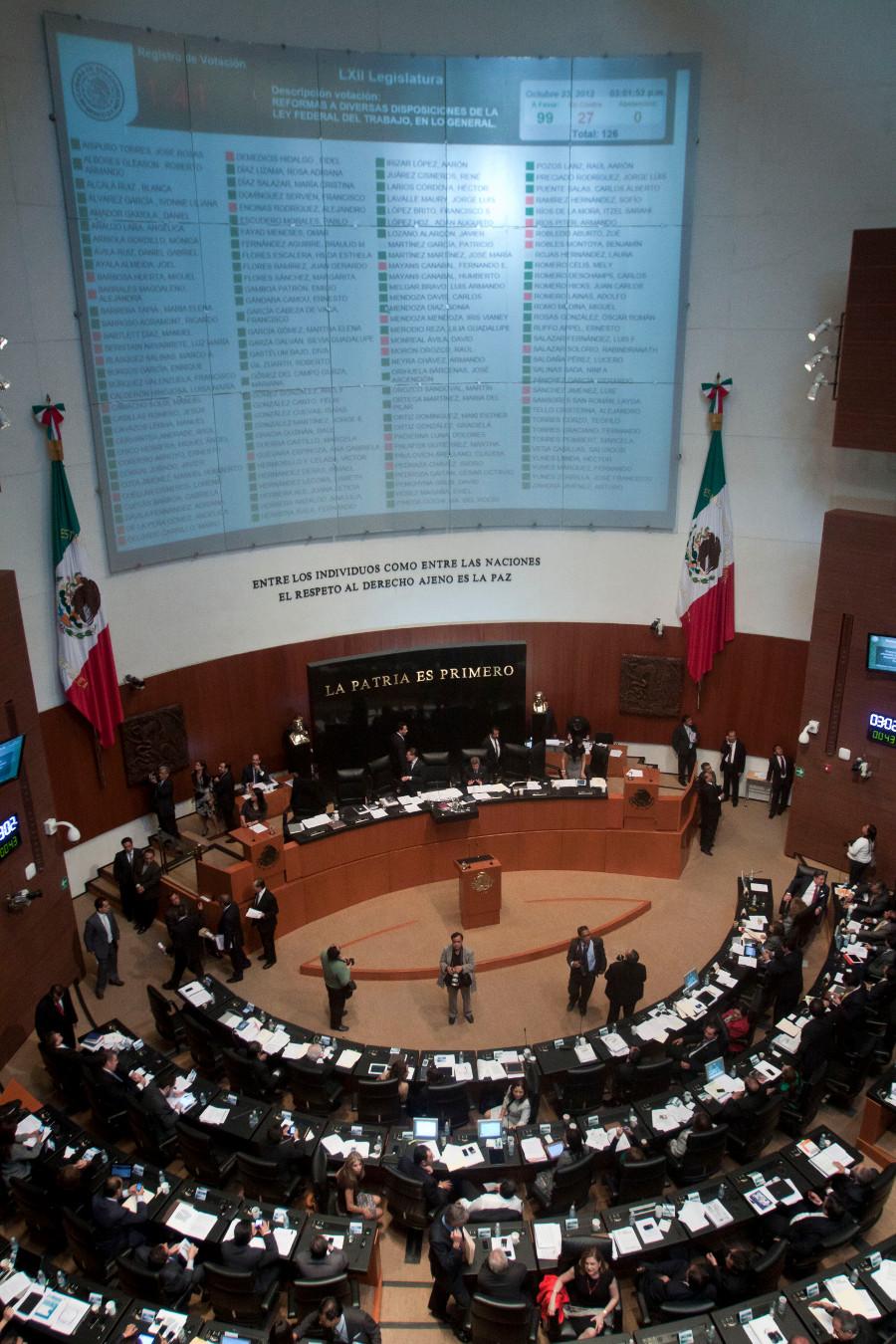 Frenan en Senado reformas de Peña al gobierno federal