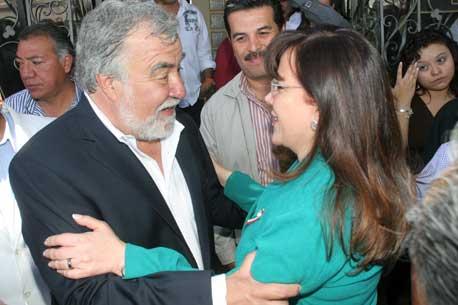 Encinas y Yeidckol dejan sus lugares en el Congreso para ir por el Edomex