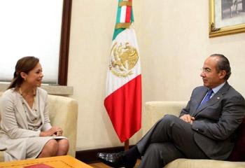 Calderón asegura que Peña Nieto sólo aventaja a Josefina con 4 puntos