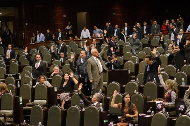 Atoran PRI, PRD y Panal dictamen de Presupuesto 2012