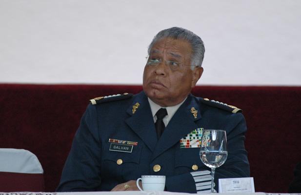 En el Ejército “ha habido errores”: Galván