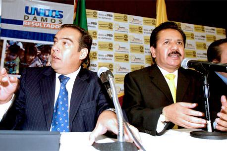 Tribus pejistas piden a Ebrard frenar consulta