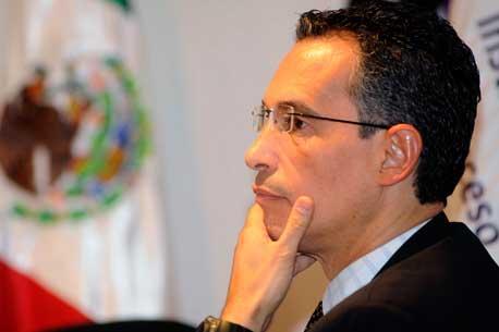 Al mes, compañías obtienen 2 mil 500 datos personales de mexicanos: IFAI