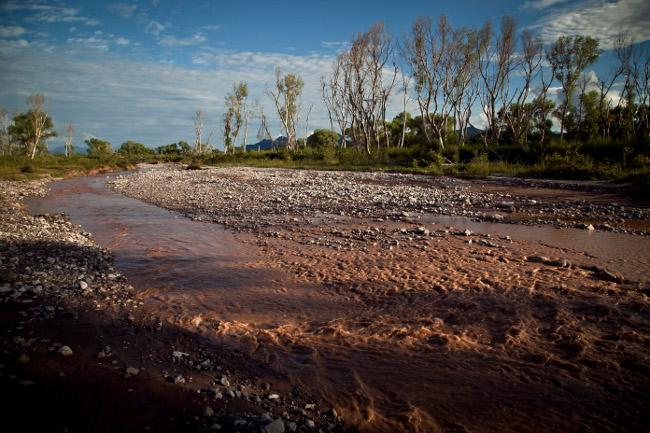 Nueva multa de 23 millones de pesos a minera por derrame tóxico en ríos de Sonora