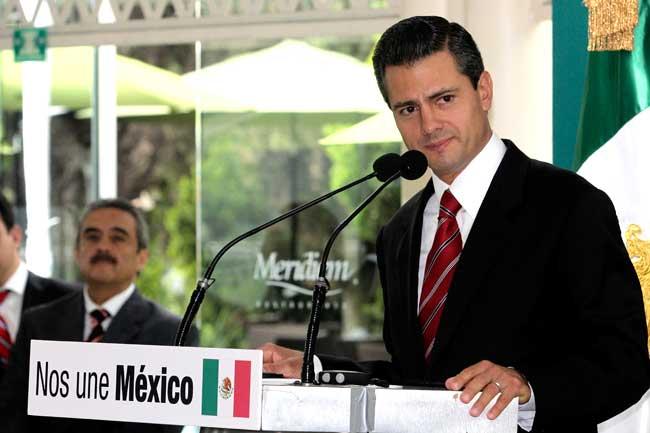 Peña Nieto explica a <i>Le Monde</i> su plan contra la pobreza