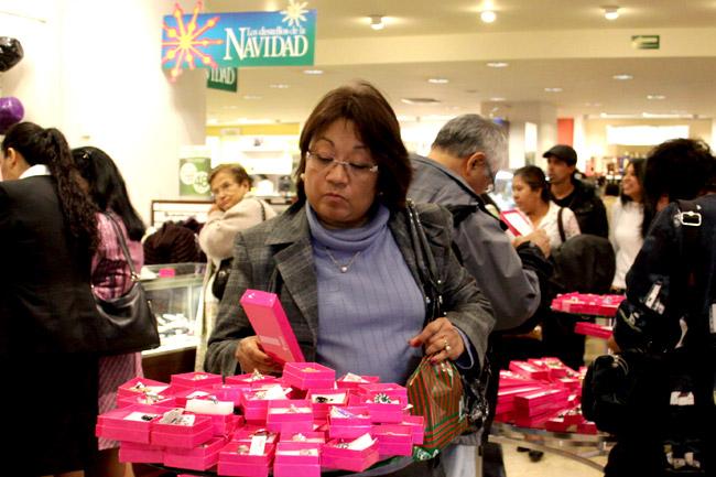 Confianza del consumidor mexicano cae por tercera vez consecutiva