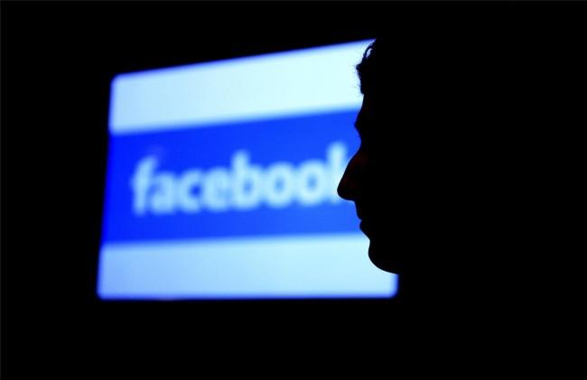 Usuarios lamentan suicidio de joven anunciado por Facebook