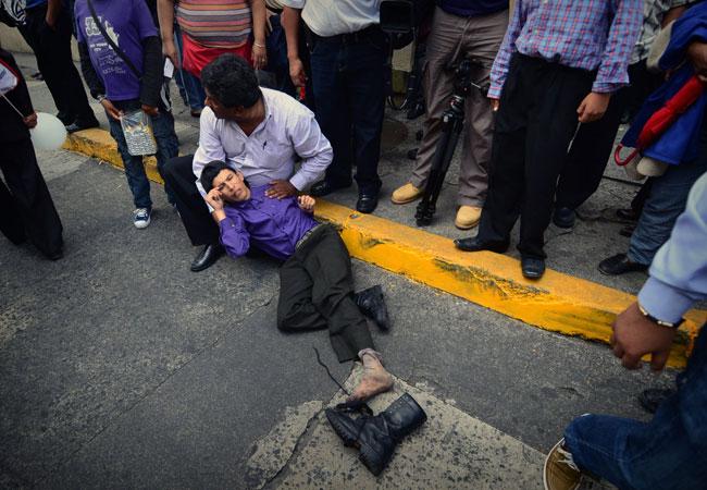 Camioneta del gobierno de Veracruz atropella a joven discapacitado