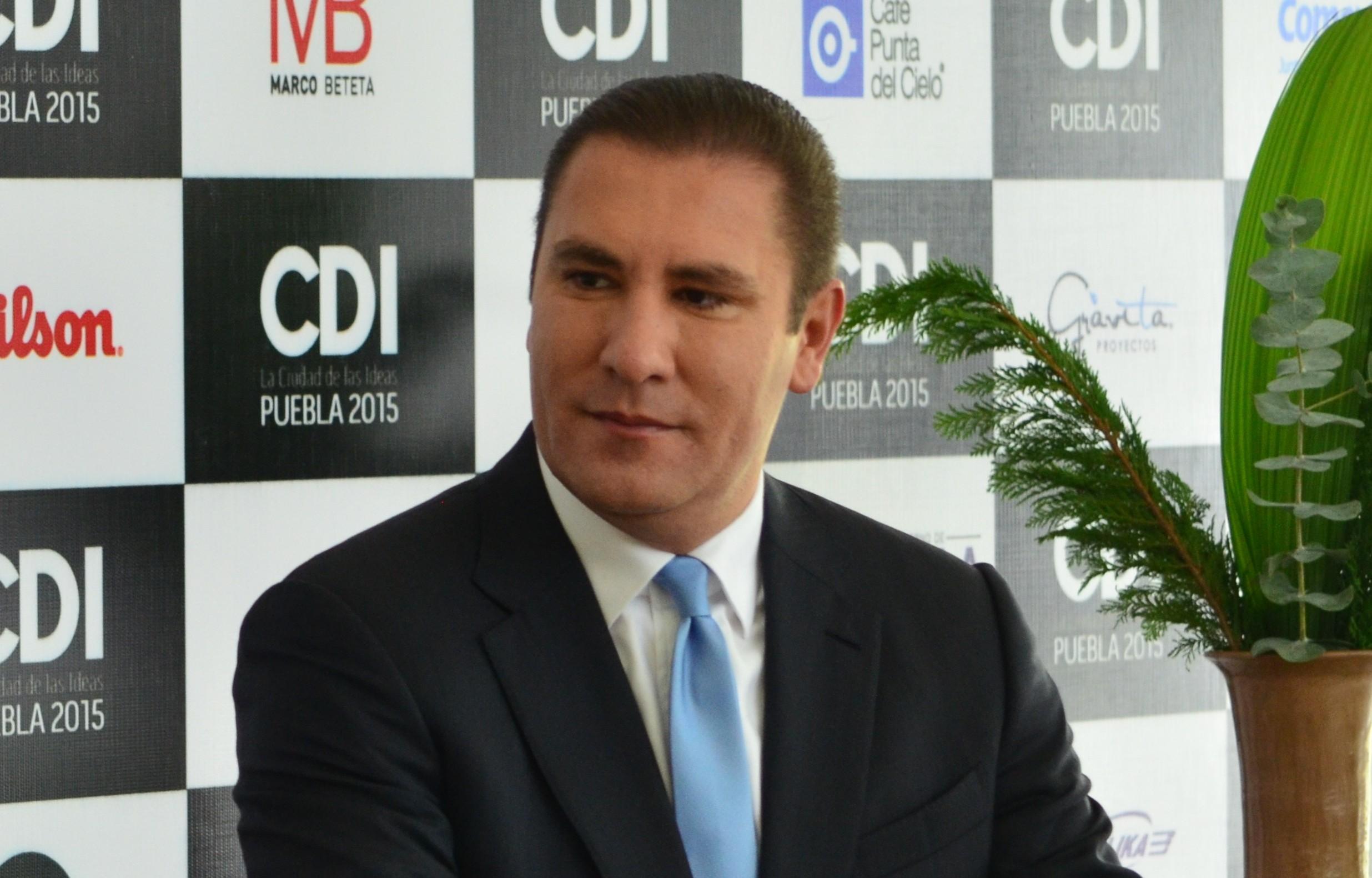 Piso parejo que Anaya incluya a más panistas en spots, dice el gobernador de Puebla