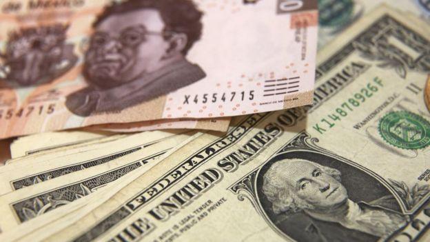 Peso recupera unos centavos tras investidura de Trump: dólar se vende en 22.01