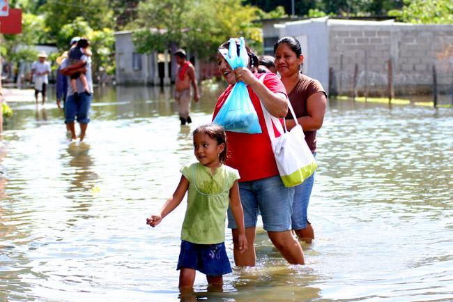 Lluvias dejan 2 muertos y 40 mil damnificados en Oaxaca
