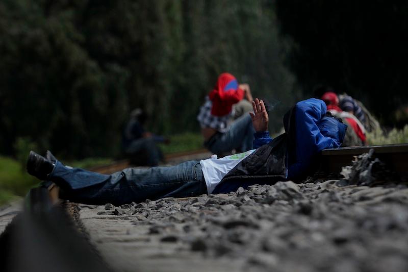 Exhumarán restos de 50 migrantes para identificarlos en EU