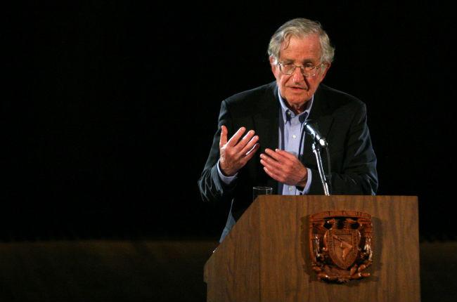 Ataque de EU a Siria sería crimen de guerra: Chomsky