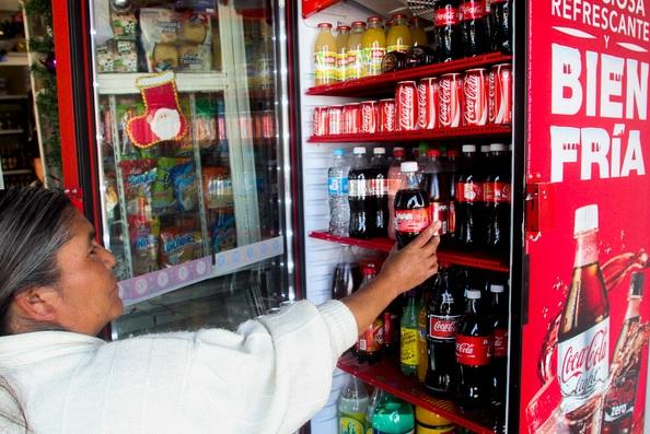 58% de los mexicanos aprueba el impuesto al refresco; siete de cada 10 lo consume: Parametría
