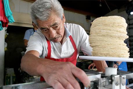 Consumidores ven cada vez más caro el kilo de tortilla