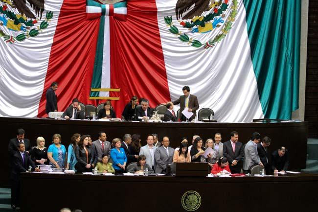 Mexicanos desconfían de sus legisladores: encuesta