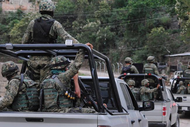 Un grupo armado se lleva a cinco maestros de una secundaria de Ajuchitán, Guerrero