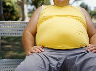 Buscan bajarle a la obesidad subiendo costo a refrescos