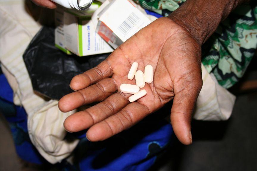El Salvador rebaja por ley precio de medicamentos un 60%
