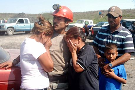 Hallan muertos a 7 mineros atrapados por explosión en Coahuila