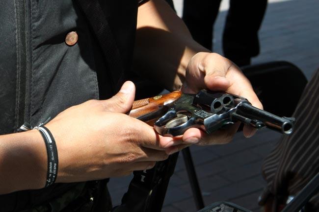 Los barrios de EU donde regalan armas para acabar con el crimen