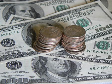 El dólar rebasó los 15 pesos, ¿por qué está subiendo su valor?