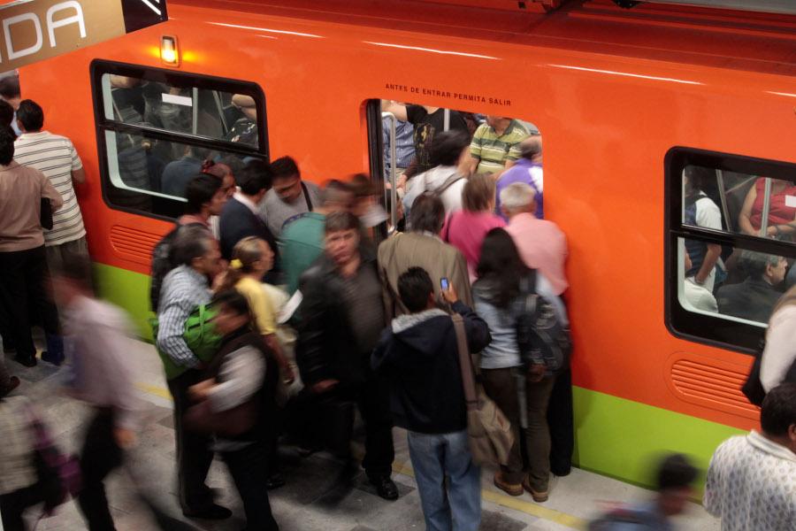 Metro reabre las estaciones Fray Servando y Candelaria