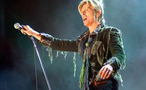 David Bowie, el músico provocador ataca de nuevo